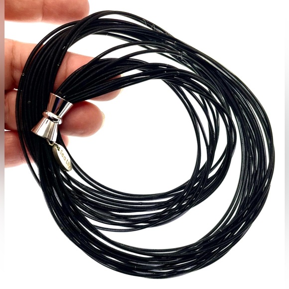 Signed Sea Lily Multistrand Black Piano Wire Necklace Silver Tone Magnetic Clasp - Picture 6 of 6